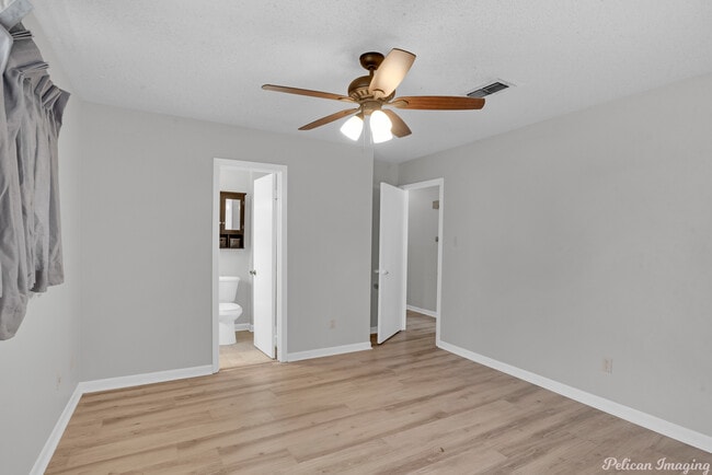 Building Photo - 11122 Parkside Dr