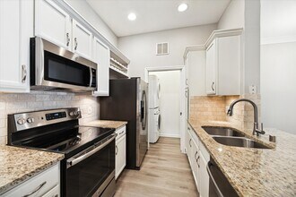 Building Photo - 5353 Memorial Dr