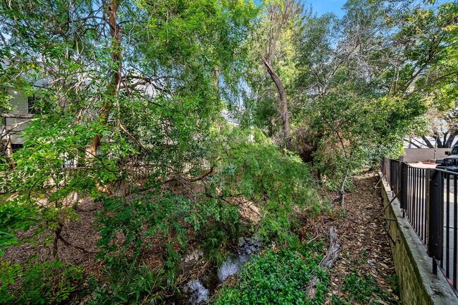Building Photo - AVAILABLE JULY - 3 Bed / 2 Bath CLOSE TO CAL POLY