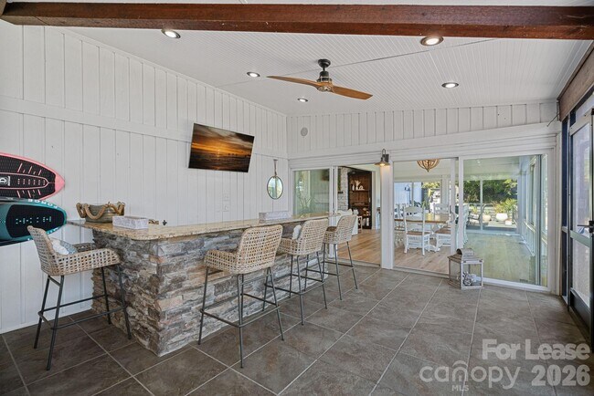 Building Photo - 18026 Whispering Oaks Dr