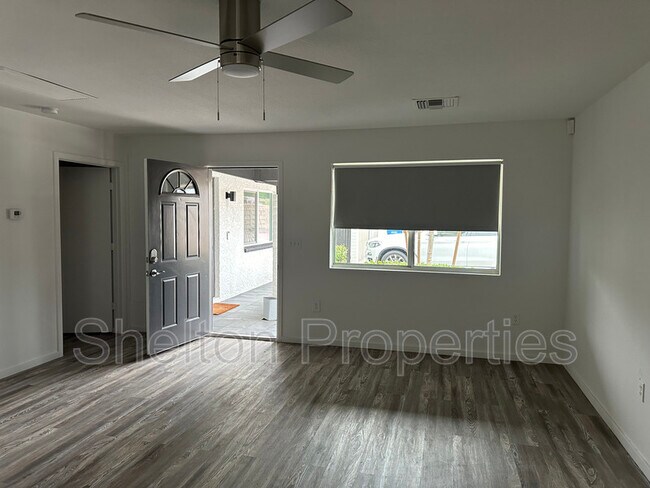 Building Photo - 3629 E Kings Ave