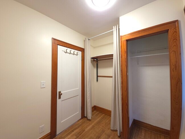 Building Photo - 1630 W 38th Pl