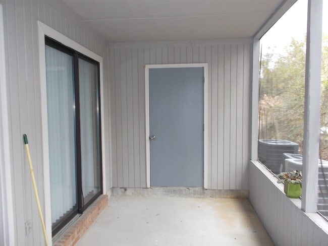 Building Photo - 1103 Greentree Ct