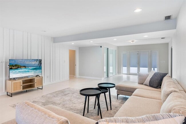 Building Photo - 1055 Stillwater Dr