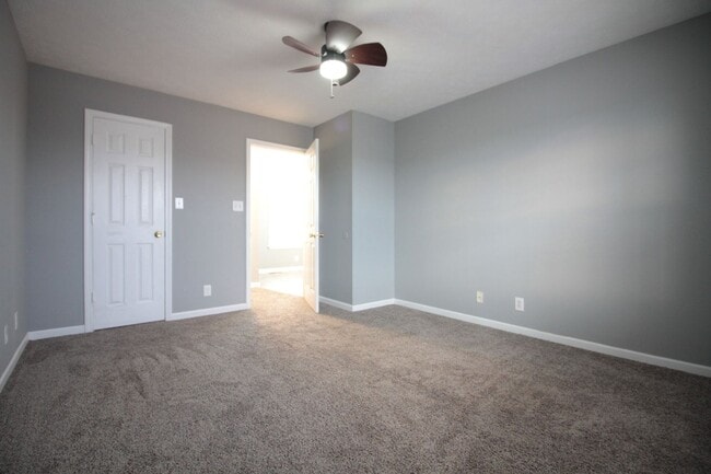 Building Photo - 135 Waterford Dr