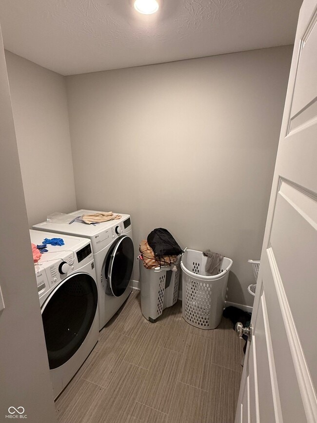 Building Photo - 8754 Laurelton Pl