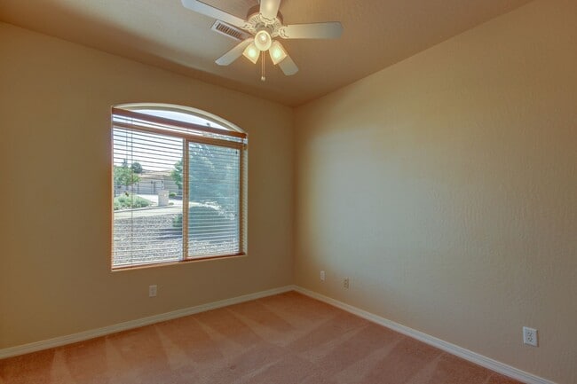 Building Photo - Yavapai Hills with 3 Car Garage