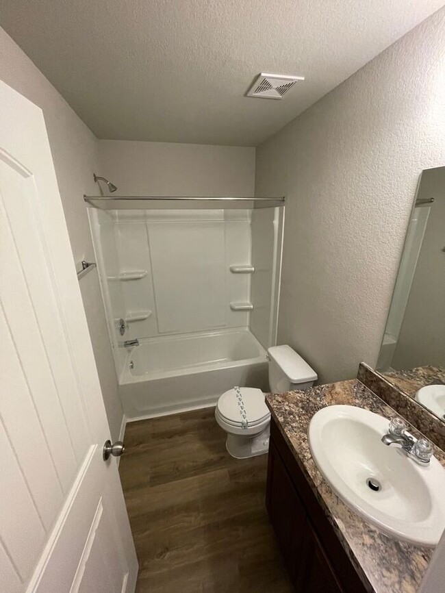 Building Photo - *Valentine's Day Special!* Three Bedroom |...