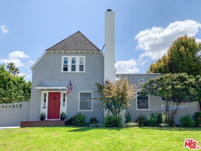 Building Photo - 934 S Dunsmuir Ave