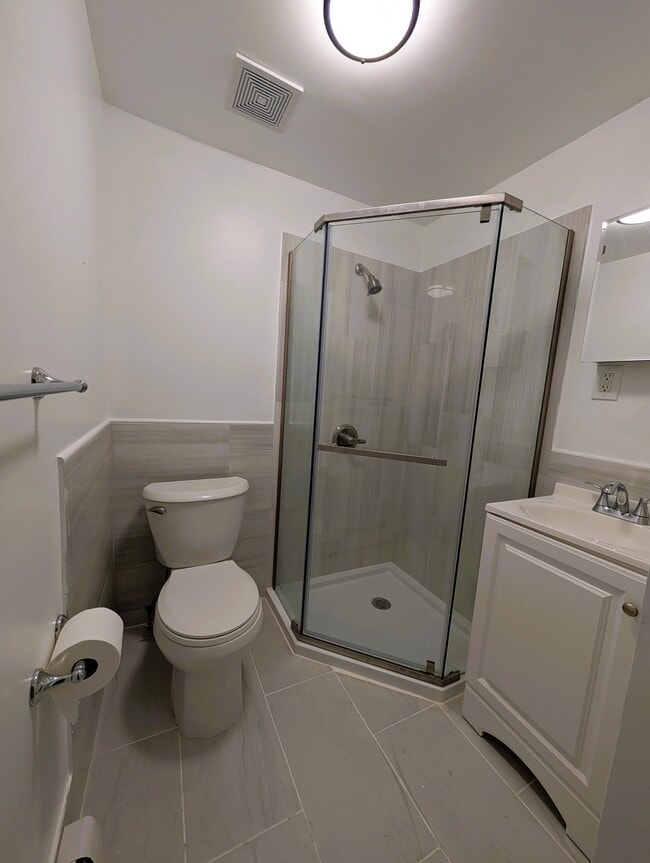 Building Photo - 45 E 51st St