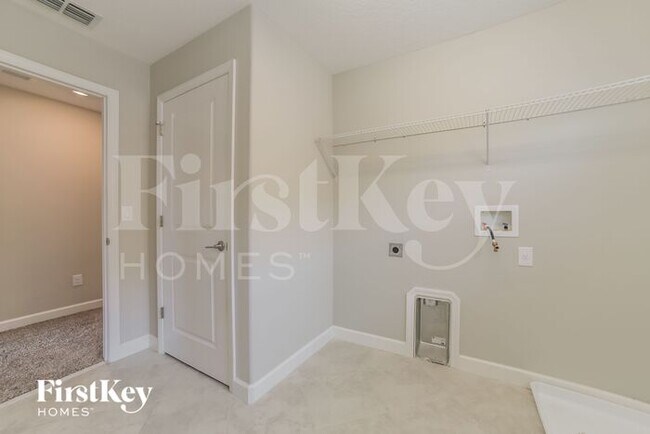 Building Photo - 9825 Ivory Dr