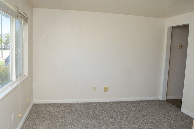 Building Photo - 225 W 500 S