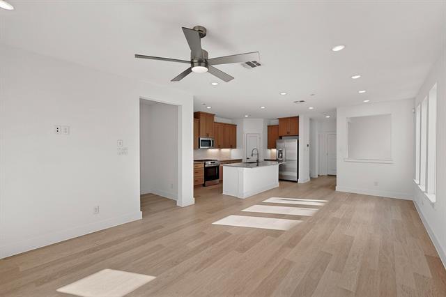 Building Photo - 1813 Summer Aura