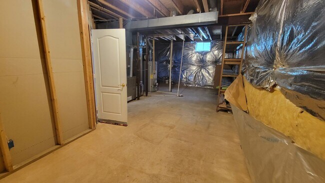 Building Photo - Stunning and Spacious 5 Bed 4 Bath Colonia...