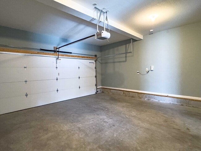 Building Photo - 1201 Morstead Dr