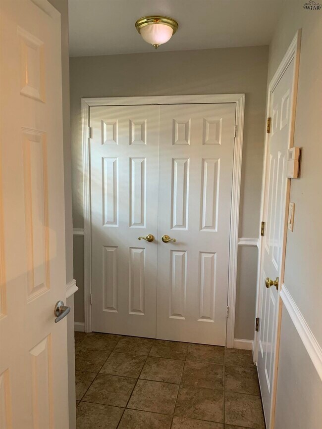 Building Photo - 2902 McNiel Ave