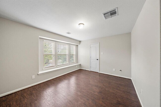 Building Photo - 119 Red Eagle Ct