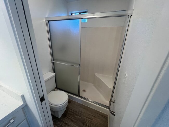 Building Photo - Beautiful upgraded 3 bed 2.5 bath Townhous...