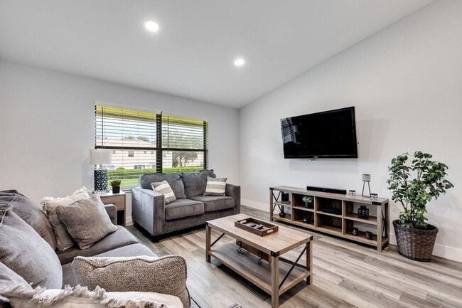 Building Photo - 13155 Chadwick Ct