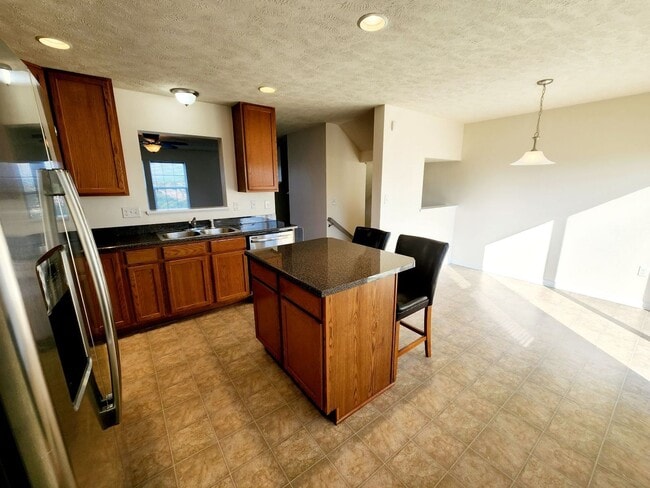 Building Photo - 3 bed/2.5 bath Townhouse in Westover - Ava...