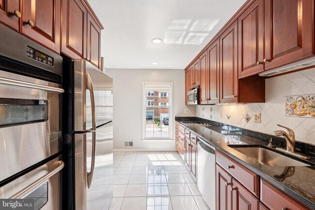 Building Photo - 214 James Thurber Ct