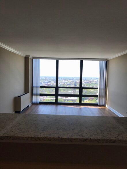 Building Photo - 1636 N Wells St