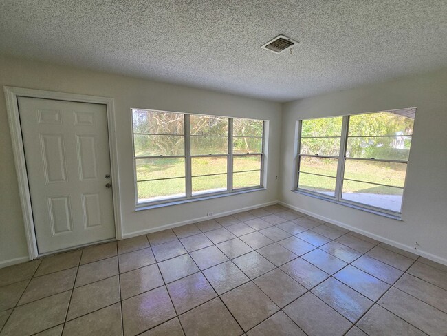 Building Photo - Charming 2 bed 2 bath in Vero Beach!