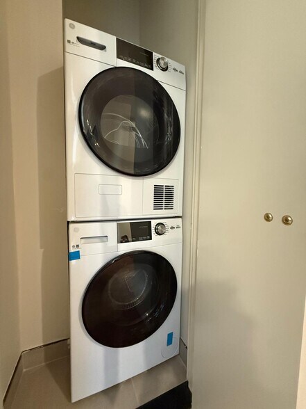 Building Photo - Nice room in a good neighborhood