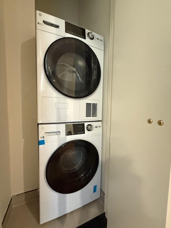 Building Photo - 980 Kent Ave