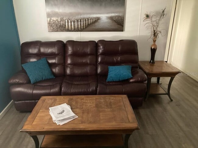 Building Photo - 429 Heron Hollow