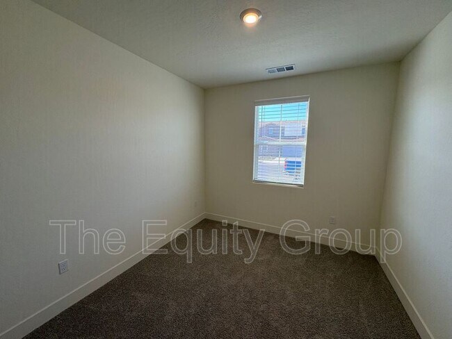 Building Photo - 4008 W Babcock Ave