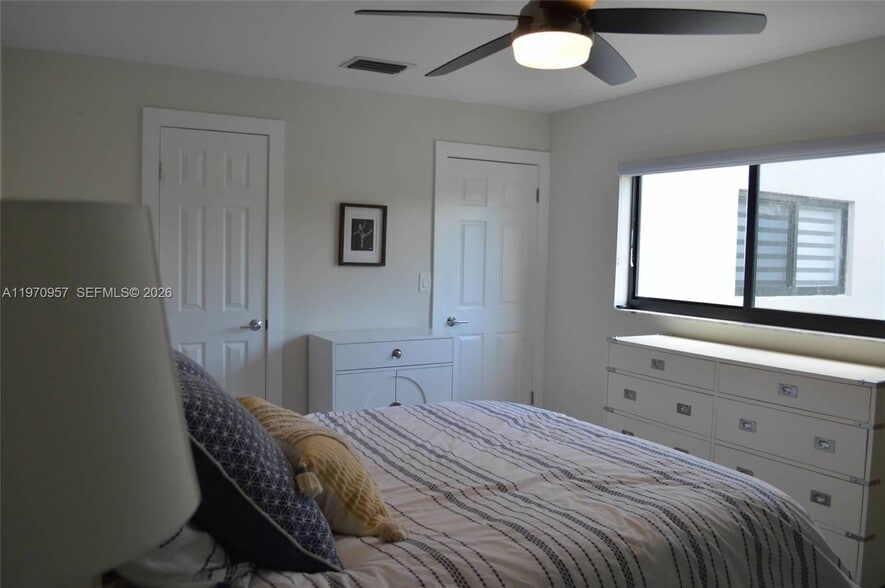 Building Photo - 4708 SW 67th Ave