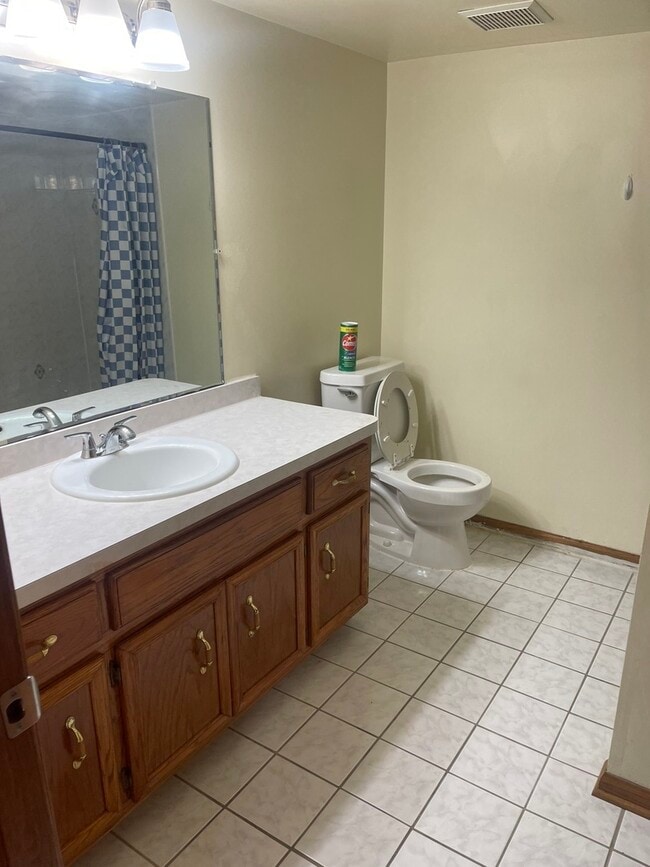 Building Photo - 9136 S Oketo Ave