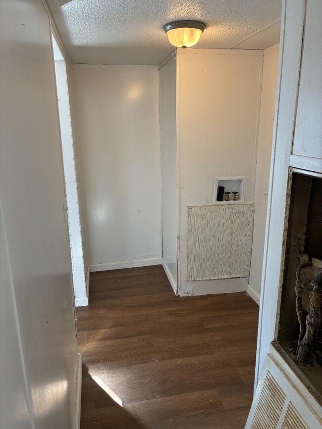 Building Photo - 2320 Wysteria Ln