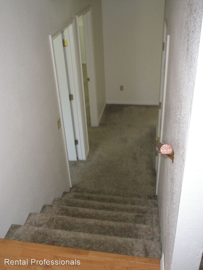 Building Photo - 4 br, 2 bath House - 3504 Golden Valley