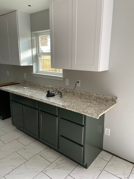 Building Photo - 126 Oak Hill Dr