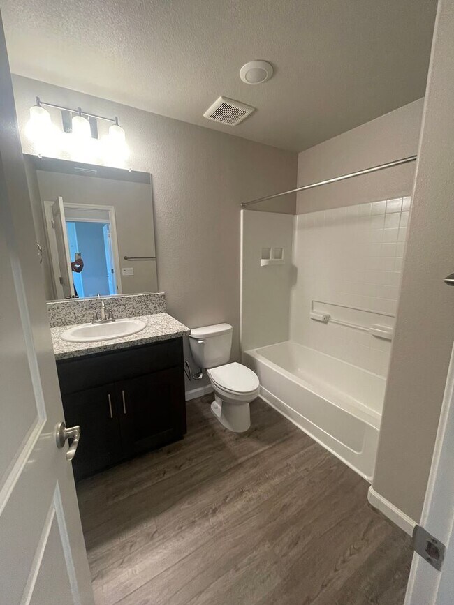 Building Photo - Private Condo in Awesome Rocklin Location!