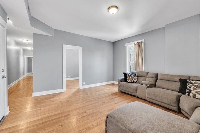Building Photo - 3208 W Wabansia Ave