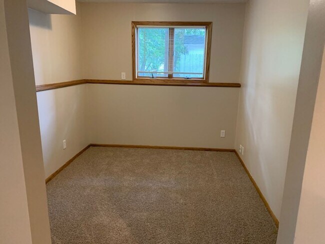 Building Photo - Nice 4 Bedroom 2 Bathroom house in Hudson