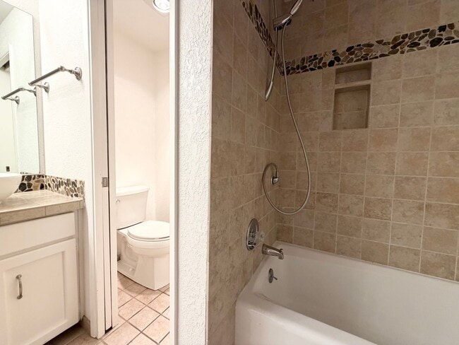 Building Photo - 3695 Sqft. Redondo home near Puget Sound!