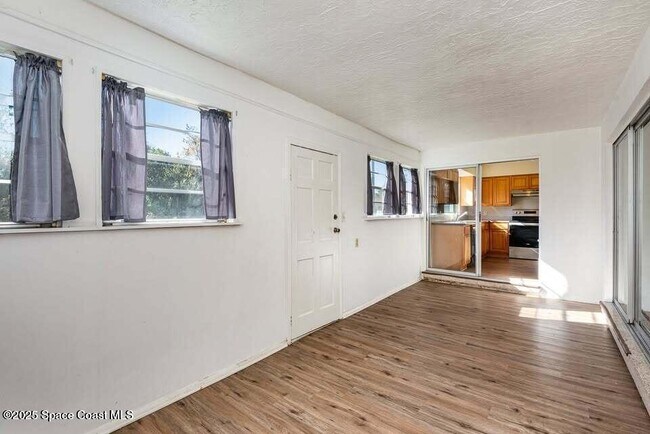 Building Photo - 2425 Heritage Dr