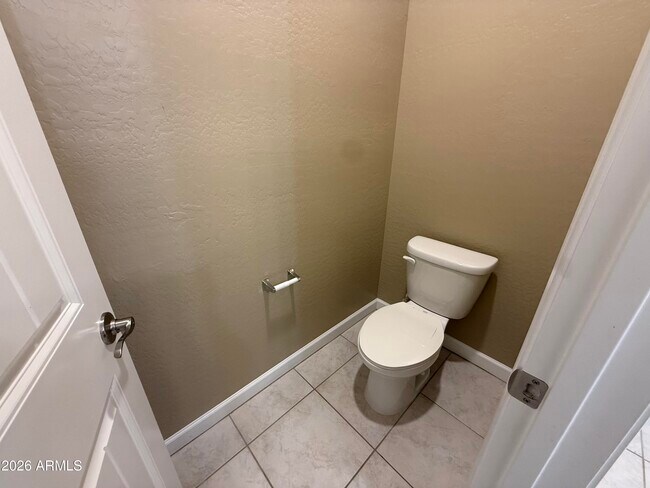 Building Photo - 1367 S Country Club Dr