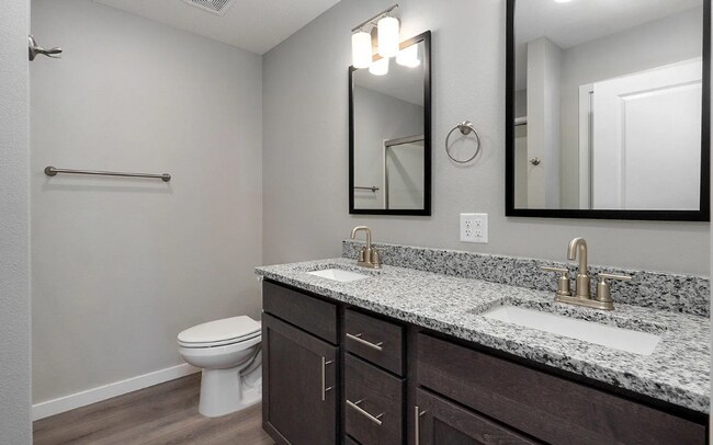 Building Photo - Like New 3 Bedroom Home - Hills of Olde Savannah