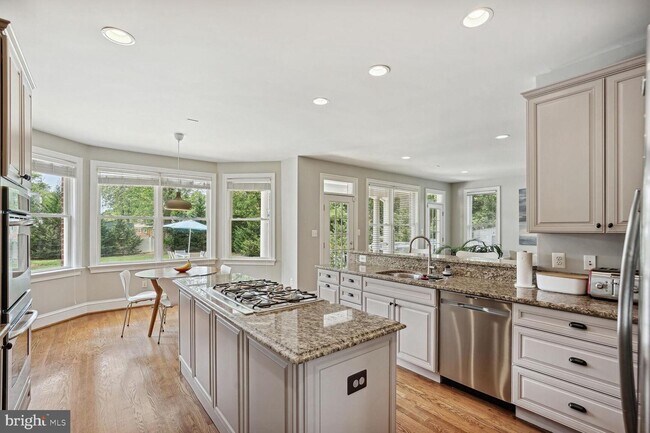 Primary Photo - 5248 Clifton St