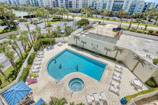 Building Photo - Fully Furnished Beautiful 2 Bedroom Seascape Towers Oceanfront Condo