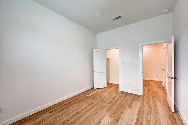 Building Photo - 8403 Oceanmist Cv Dr