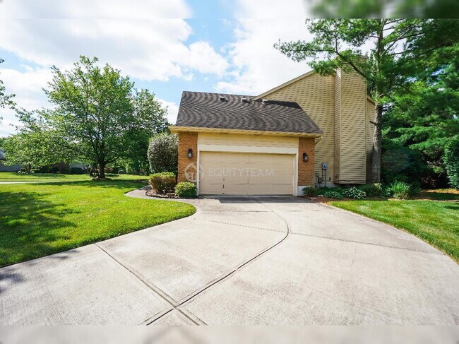 Building Photo - 6275 Hummingbird Dr
