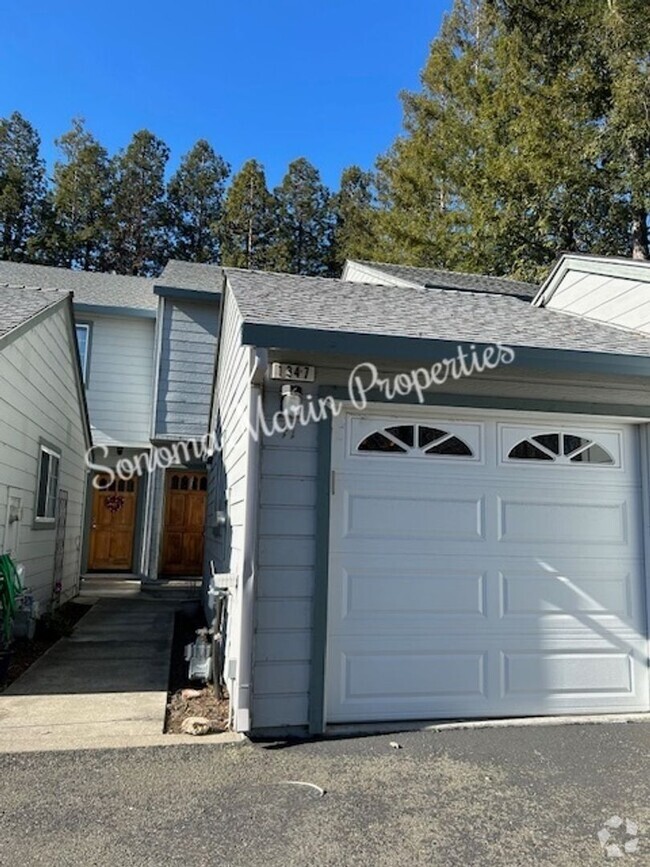 Building Photo - Updated 2-Bedroom, 1.5-Bath Townhouse in S...