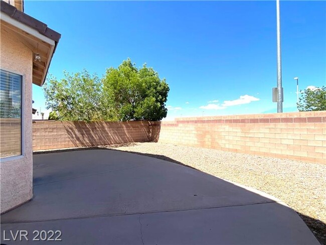 Building Photo - Available March 1, 2025. Gorgeous SW Las V...