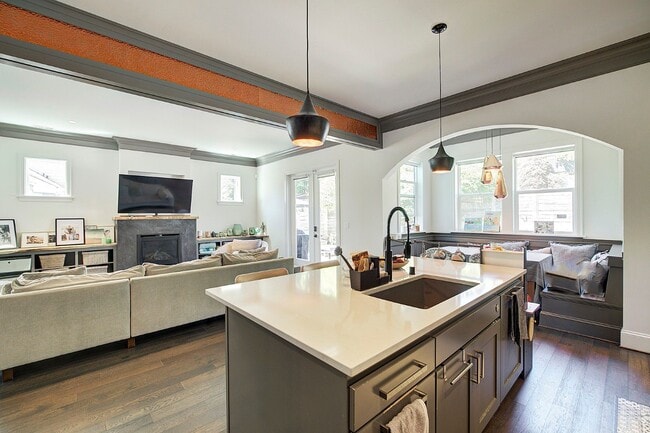 Building Photo - 5bd/3.5ba Seattle Home